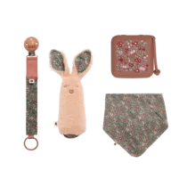 Retrouvez Bibs x Liberty Coffret Cadeau Baby Bundle Eloise - Chamomile lawn woodchuck aux meilleurs prix sur Bebemaman.ma . Livraison à domicile partout au Maroc. Paiement à la livraison.